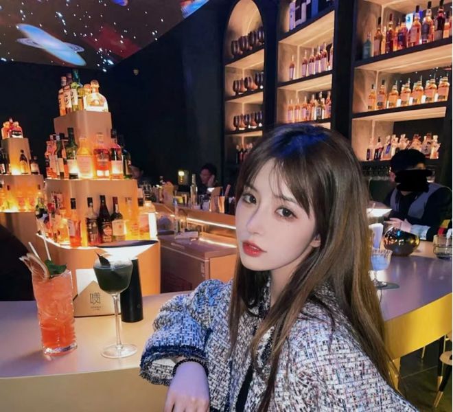 满足富婆难以启齿的私欲有多难？八块腹肌提供刺激疯狂的服务！